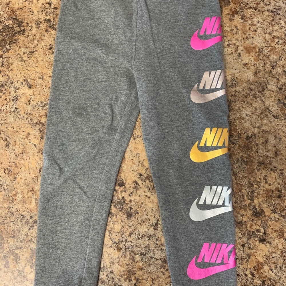 Nike leggings. 3T. EUC.
